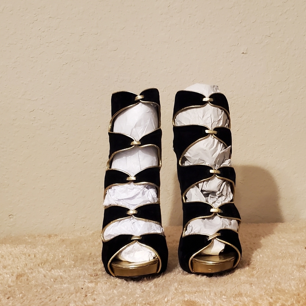 Scene Jamari Black and Gold Velvet Platform Heel womens size 7.5